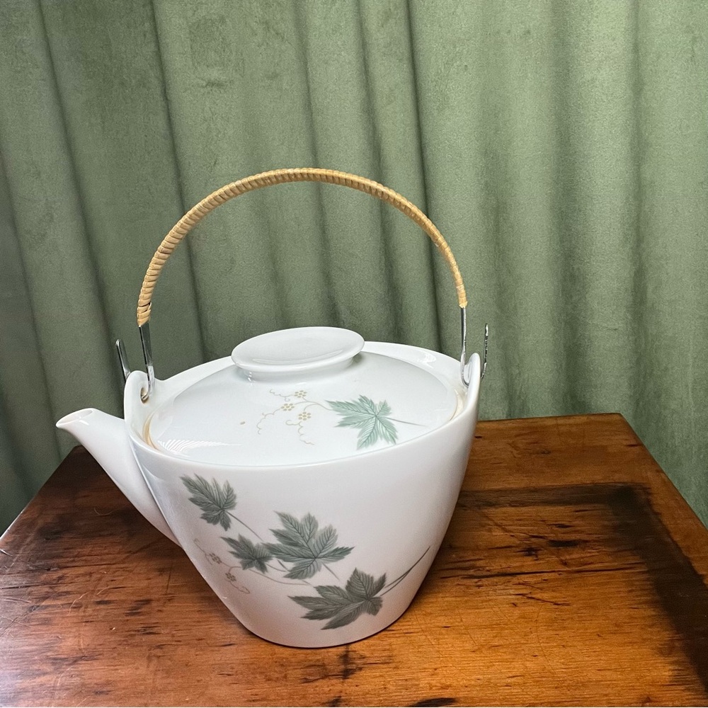 Vintage Noritake Ivory China Teapot Wild Ivy 102 w/ Bamboo Handle